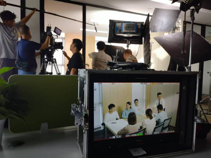 理县TVC拍摄公司：科技产品视觉化大师，诠释未来感与功能美学